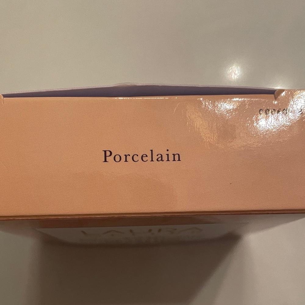 Laura Geller Baked Color Correcting Foundation - Porcelain - Picture 5 of 5